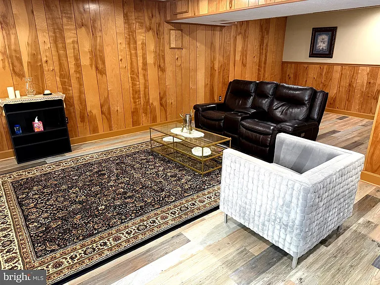 7428 Mason Ln — Photo 3