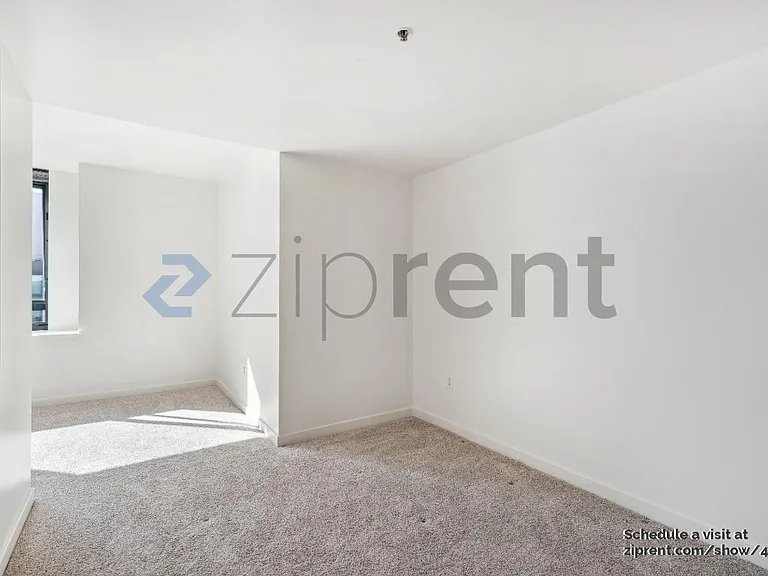 250 King St #754 — Photo 15
