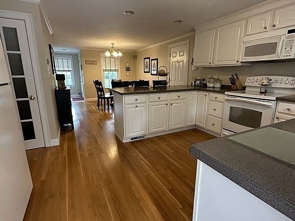 3rd image of 8 Elisha Dr