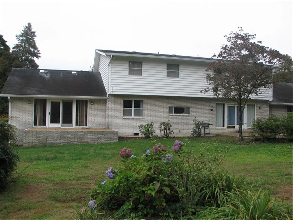 2nd image of 301 Masters Rd