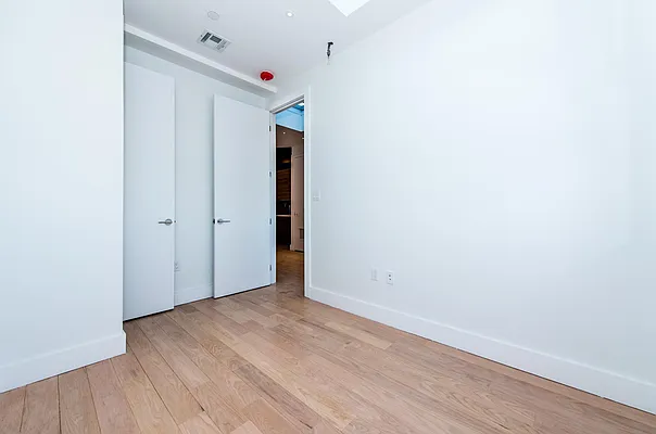 Rented by Nooklyn NYC LLC | media 59