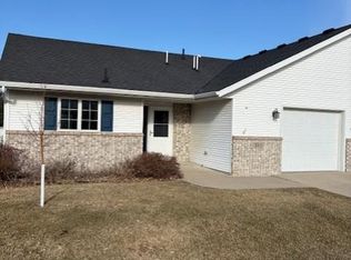 316 Valley View Dr SE, Willmar, MN 56201