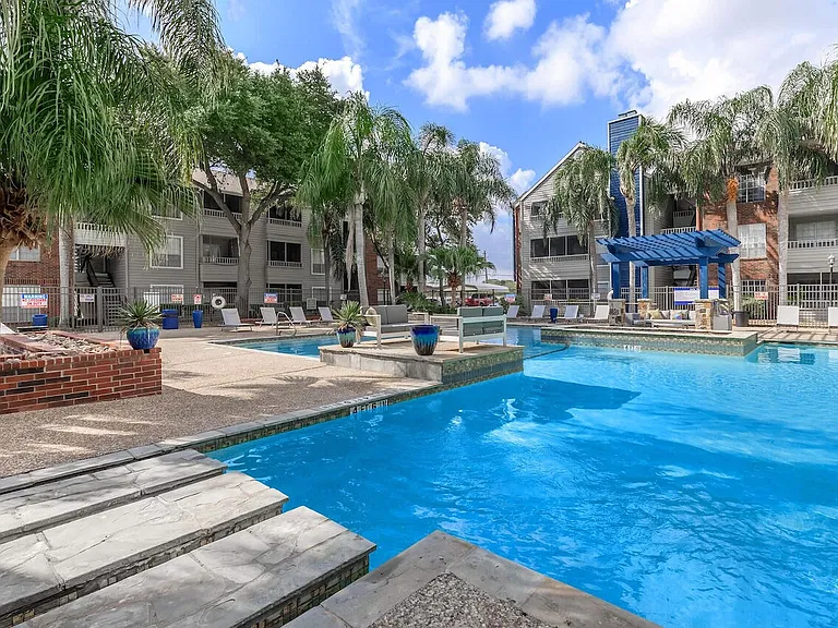 Sawgrass Apartments — Photo 16