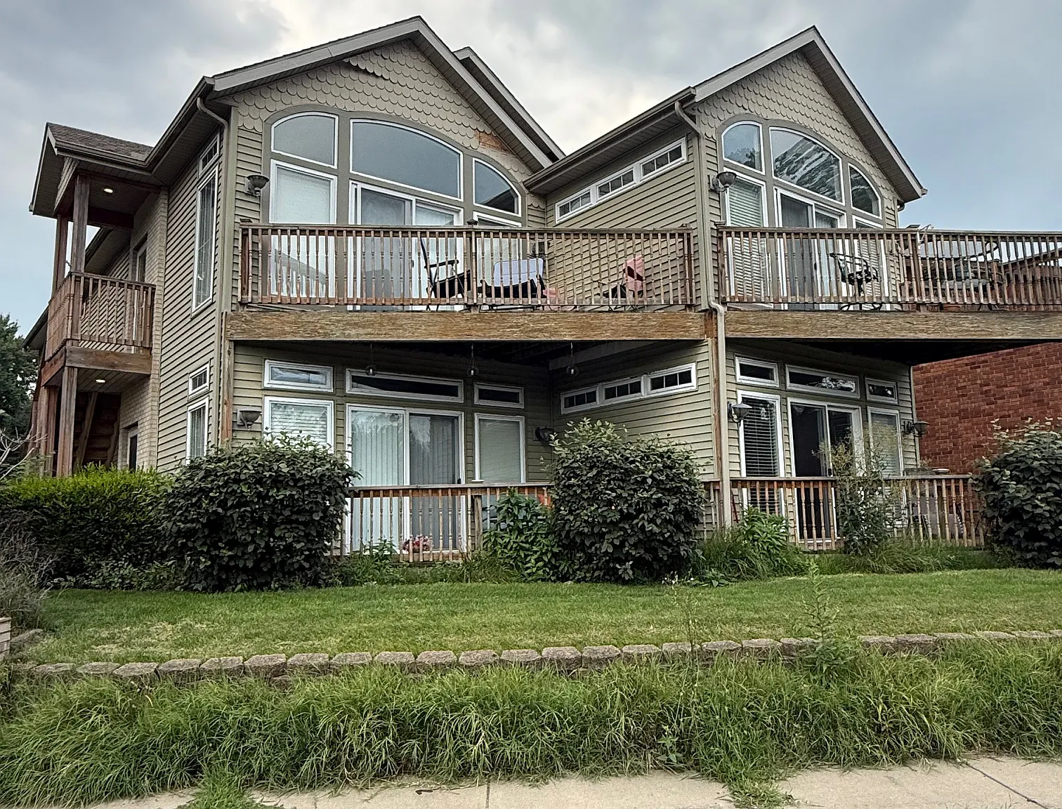 2 bed, 975 sqft, $1,595 — Photo 1