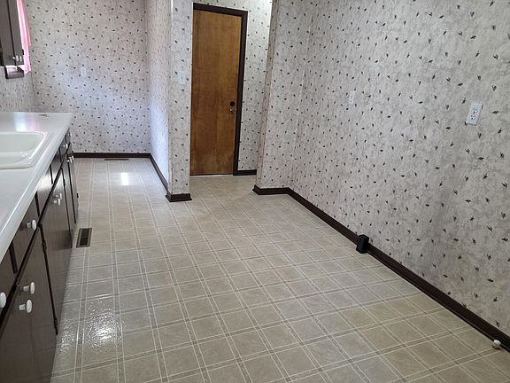 3rd image of 1021 N 3rd St