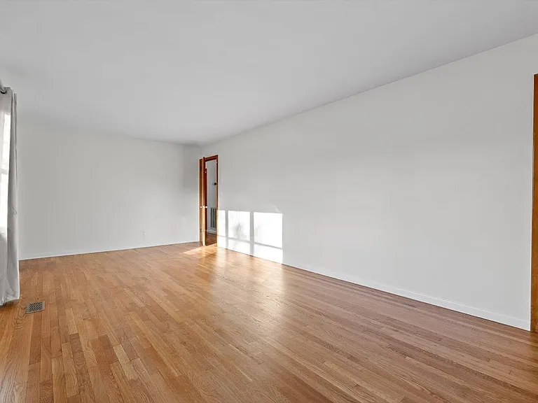 517 Randall St — Photo 10