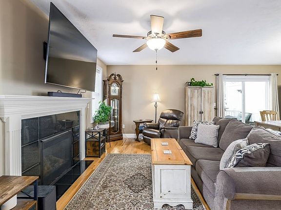 4th image of 85 Maple Ave #A