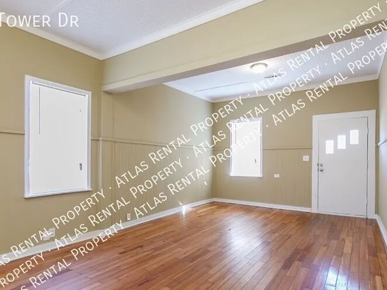1052 Tower Dr — Photo 4