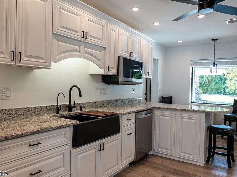 14562 Riverside Dr — Photo 5