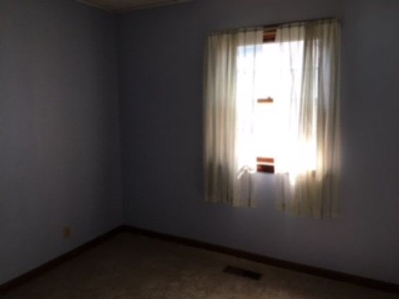 3rd image of 1832 W 10th St