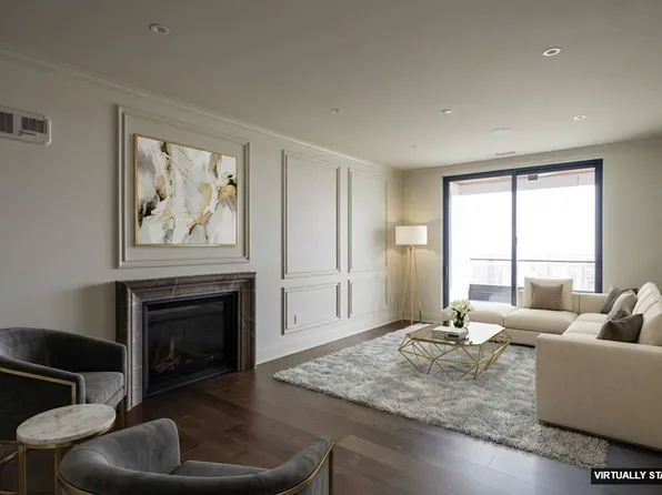 595 60th St S #402, West Des Moines, IA 50265