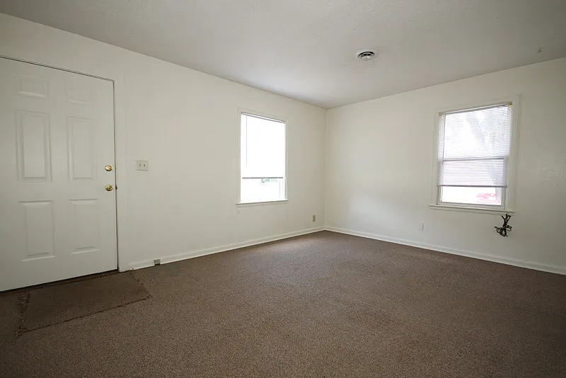 313 W 18th - 1 — Photo 3