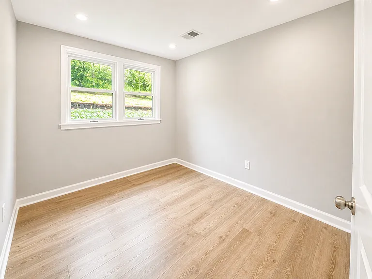 5822 Brookview Dr — Photo 8