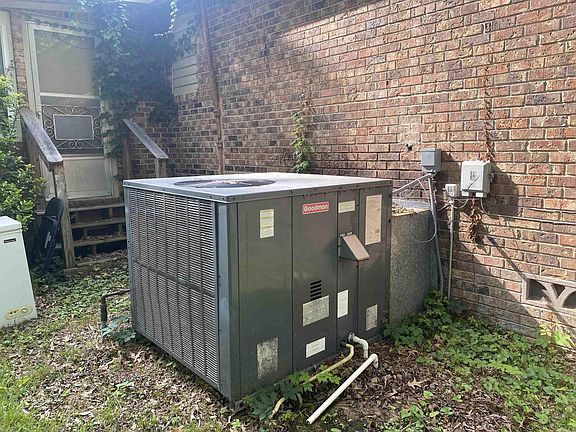 4th image of 164 E Main