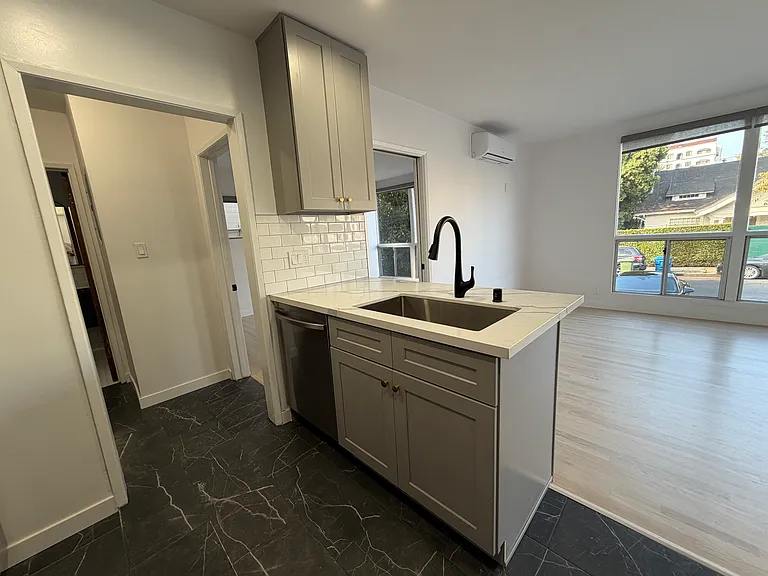 1926 N Vista Del Mar Ave #1 — Photo 10