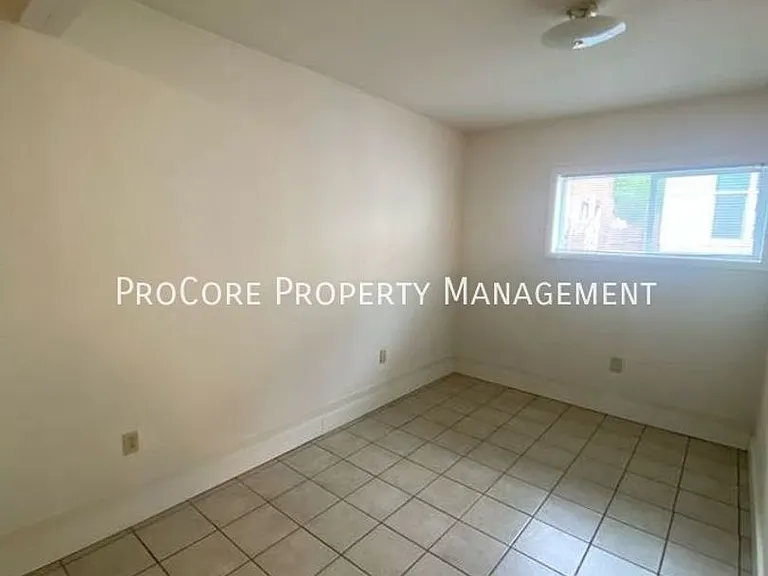 1207 W Washington St — Photo 37