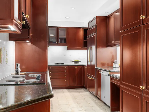 101 Central Park West image 10 of 24