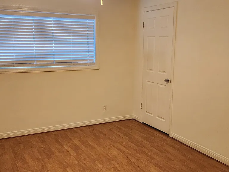 7740 Tampa Ave — Photo 11