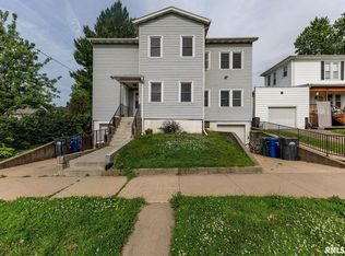 1010 S 6th St, Clinton, IA 52732