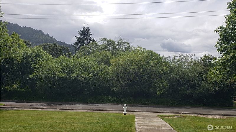 4th image of 1075 XX 6th Avenue SE