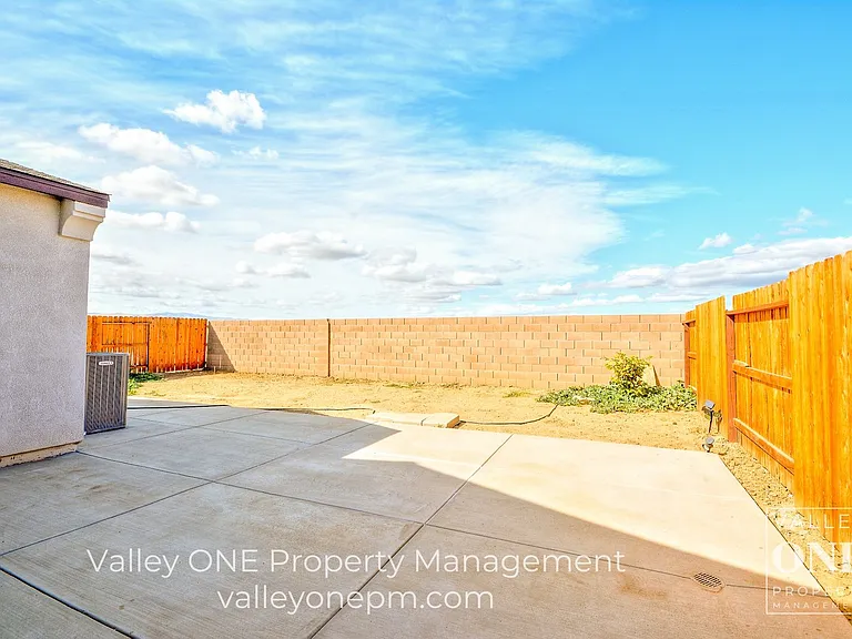 933 Tipton Ln — Photo 27