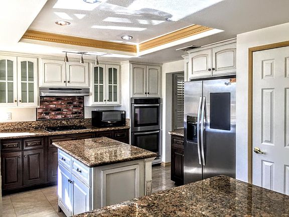 Kithchen - Walk-In Pantry - Dual Oven