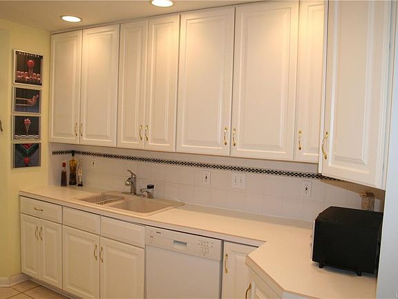 4th image of 66 Oakland Pl