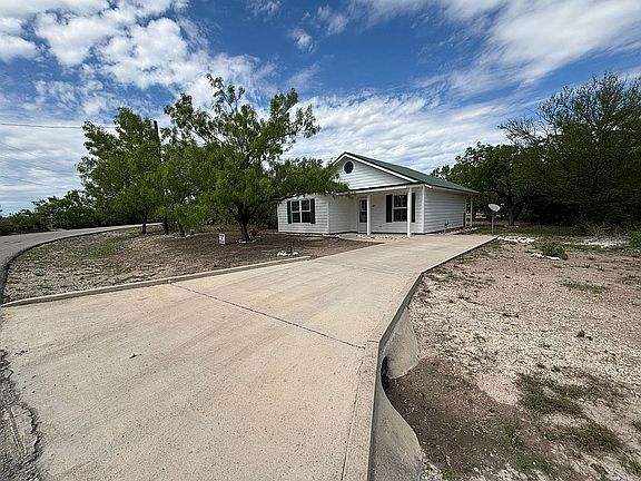 2nd image of 267 Fairway Cir