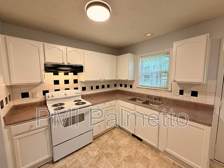 119 Chatham Cir — Photo 9