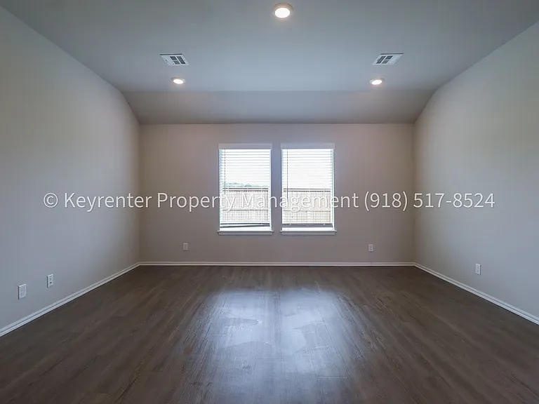 1308 Sunstone St — Photo 28
