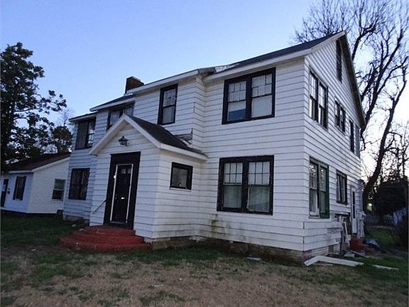 2nd image of 401 Elm St