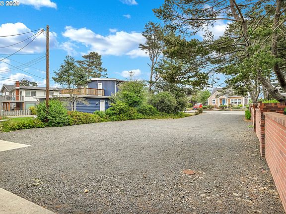 4th image of 1220 Beach Dr