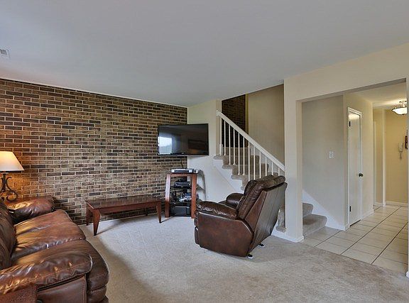 5th image of 130 Plum Creek Dr