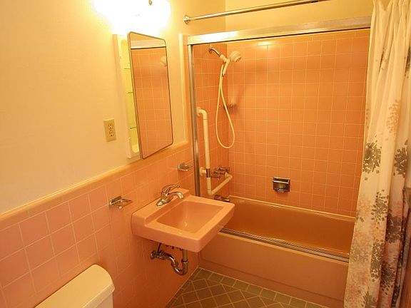 4th image of 442 2nd Ave APT 2