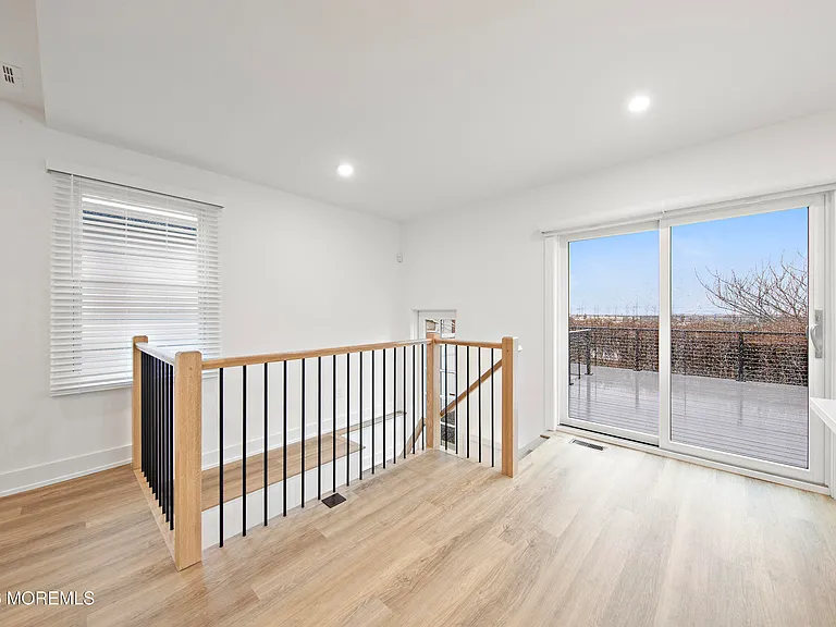 427 Hoyt St — Photo 35
