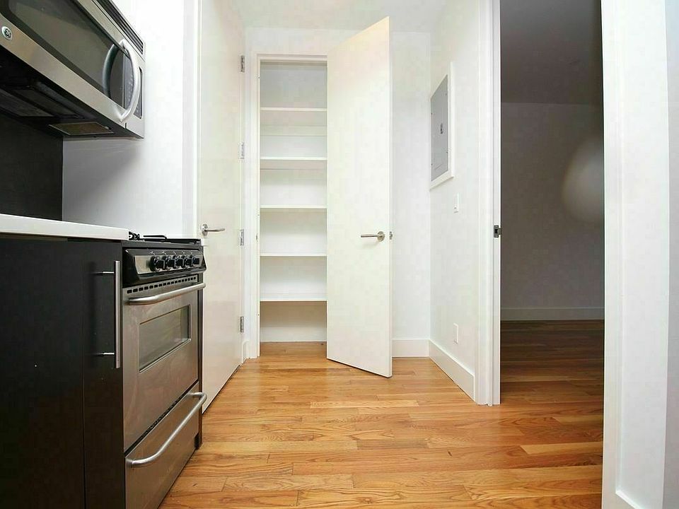 1st image of 114 Seigel St #4J