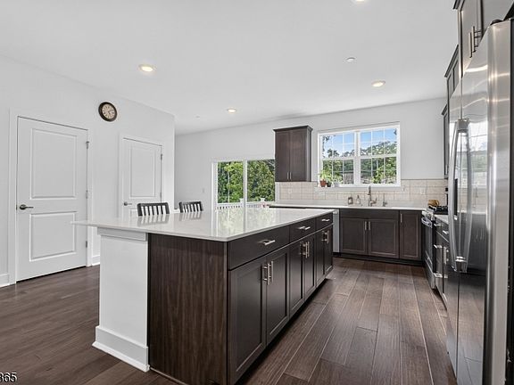 4th image of 2 Coogan Ct
