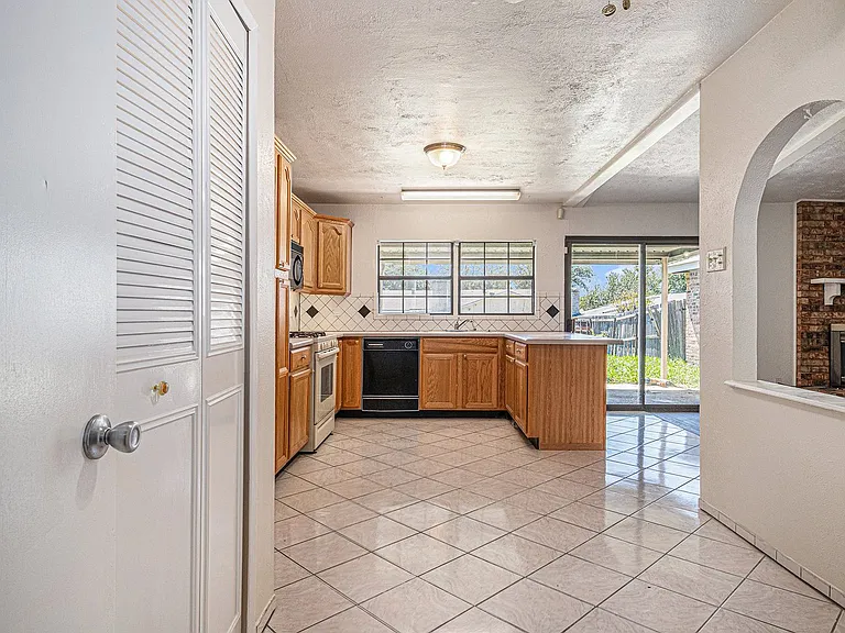 1814 Addington Dr — Photo 12