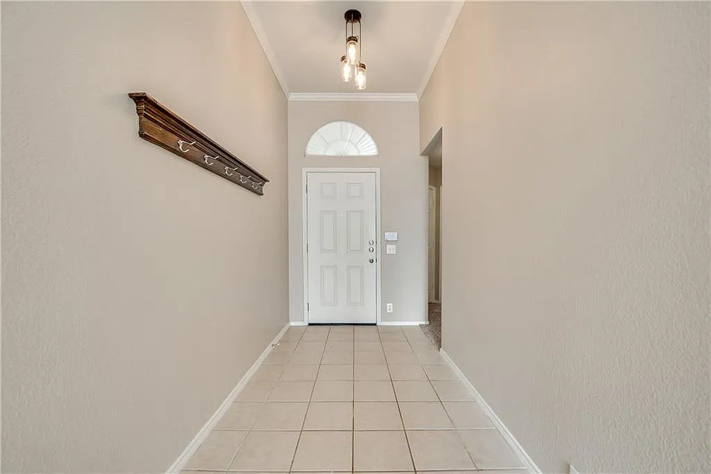 3 bed, 1458 sqft, $2,250 — Photo 2