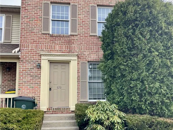 573 Ponds Edge Ln #A4, Allentown, PA 18104