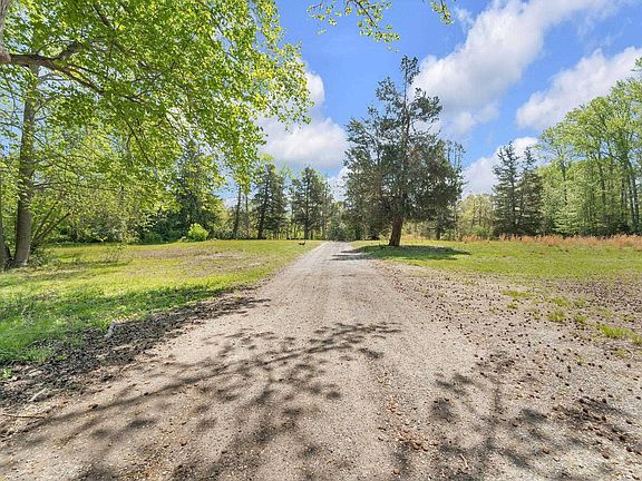 3rd image of 137 Jeffers Landing Rd
