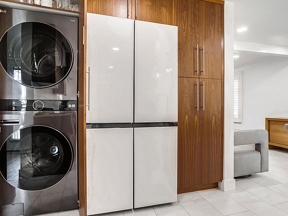 Built in washer & Dryer, Samsung fridge & Freezer