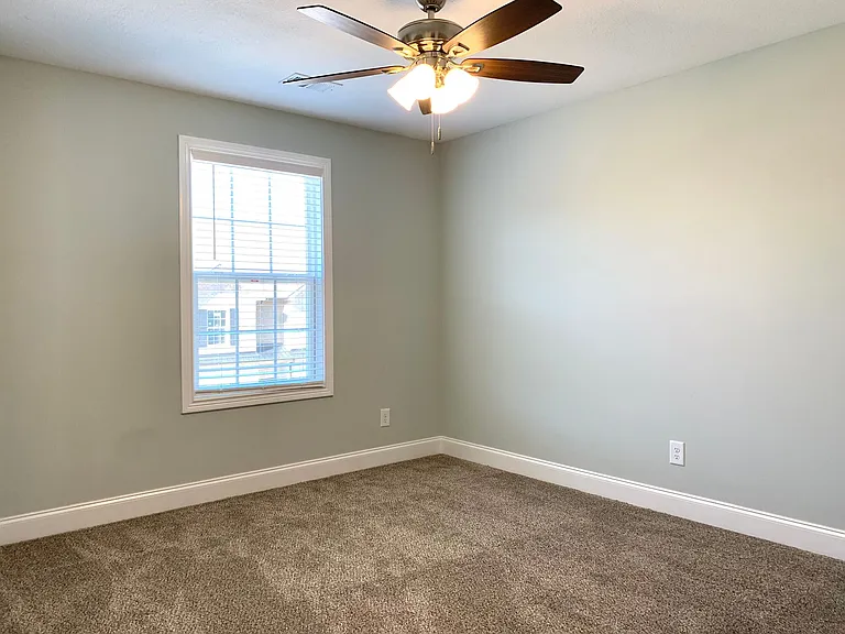 915 Sinclair Dr — Photo 23