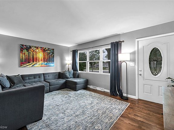 3rd image of 1295 Cherry Ln