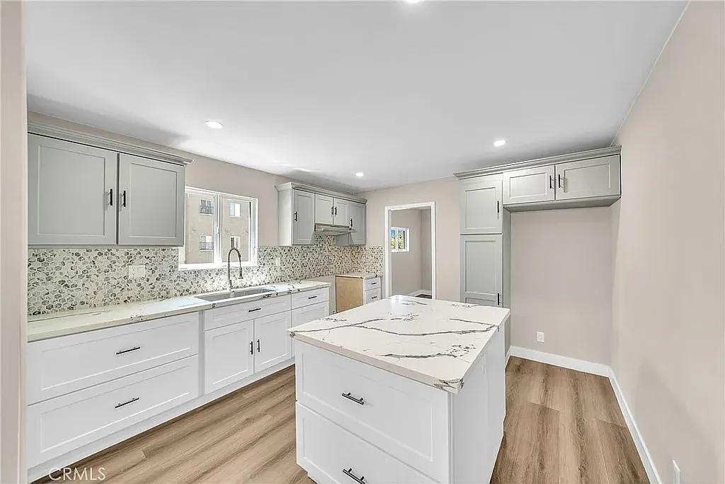 3 bed, 3600 sqft, $3,668 — Photo 4
