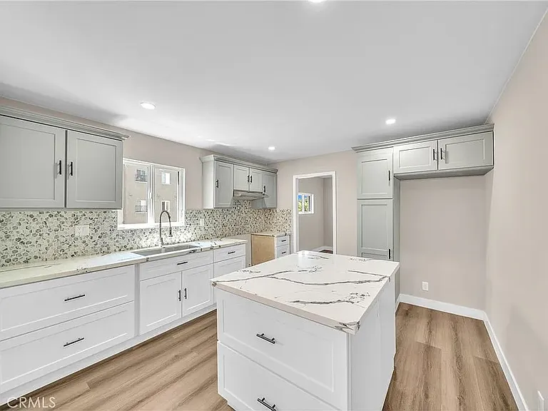 6427 S Vermont Ave — Photo 4