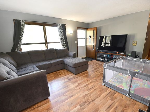 2nd image of 109 E 29th St