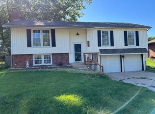 823 S Virginia Ln, Olathe, KS 66061