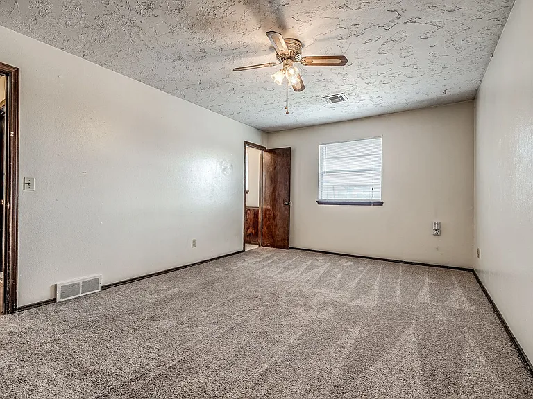 4132 NW 36th St — Photo 3