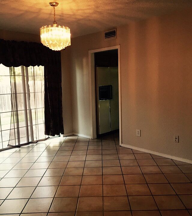 1st image of 114 Willow Brk